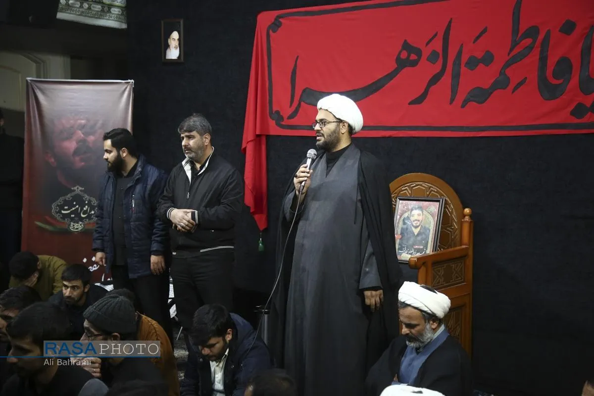 وداع با پیکر طلبه شهید در مدرسه علمیه امام حسین (ع) قم
