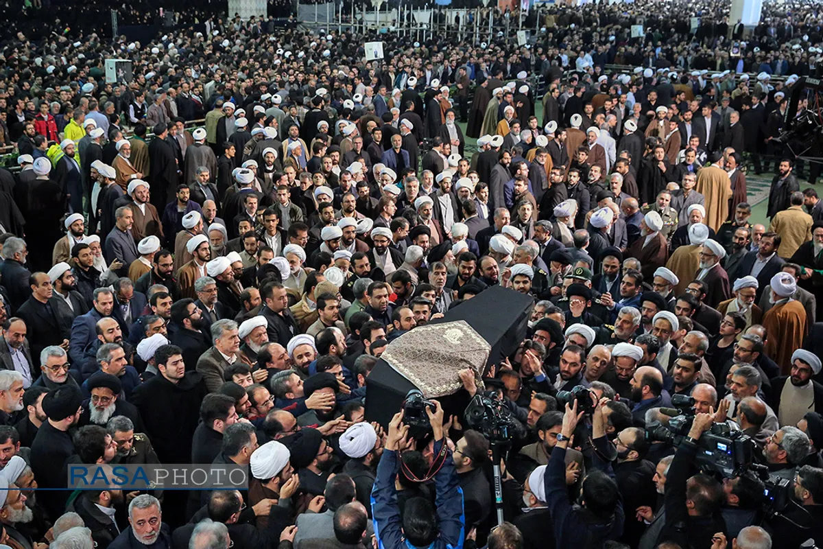 مراسم اقامه نماز بر پیکر آیت&zwnj;الله هاشمی شاهرودی به امامت رهبر انقلاب