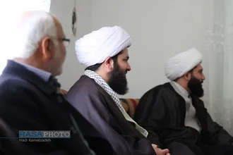 دیدار و تکریم خانواده شهدا با حضور جمعی از طلاب در بیرجند&lrm;