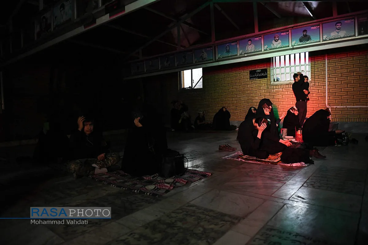 احیا شب قدر در جوار مزار شهداء