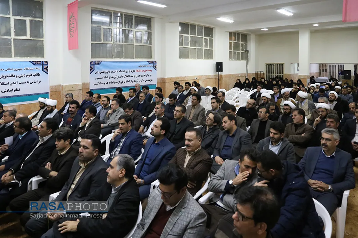 اساتید حوزه&zwnj;های علمیه و مراکز آموزش عالی با نماینده ولی فقیه در استان چهارمحال و بختیاری
