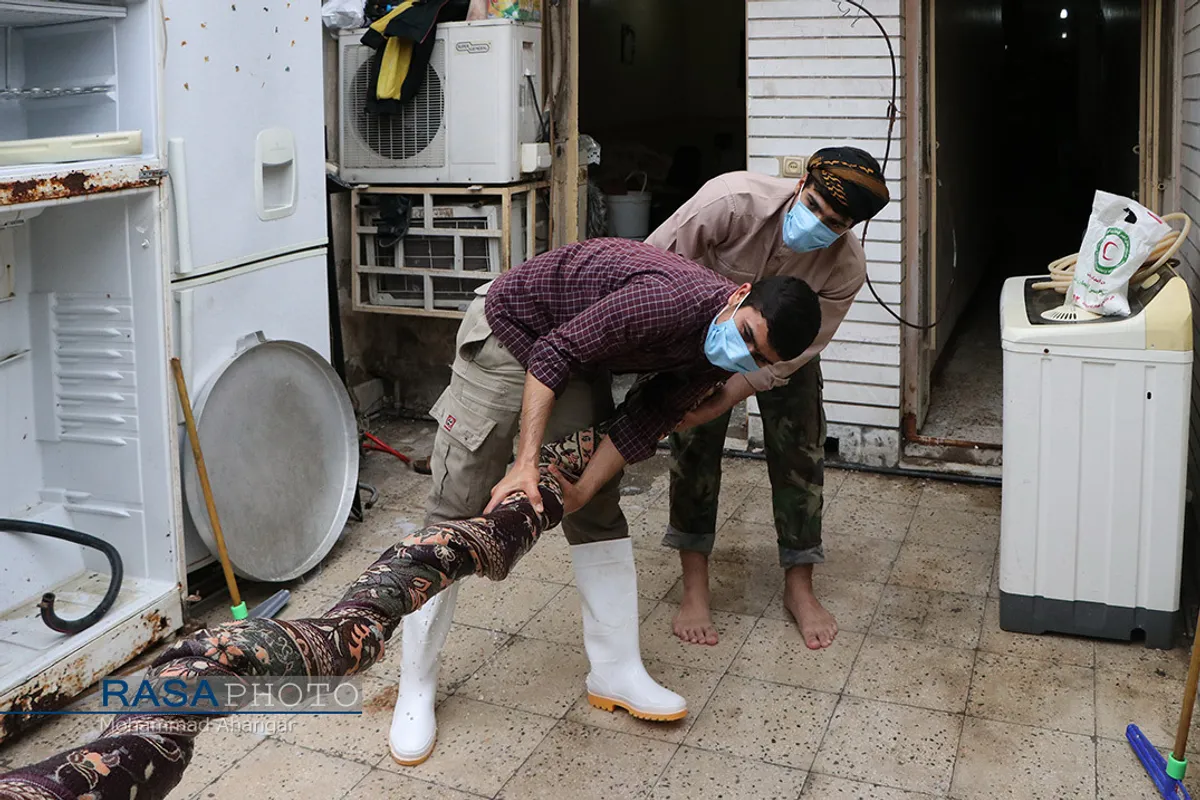 امدادرسانی گروه&zwnj;های جهادی به مناطق آسیب&zwnj; دیده از سیل اهواز