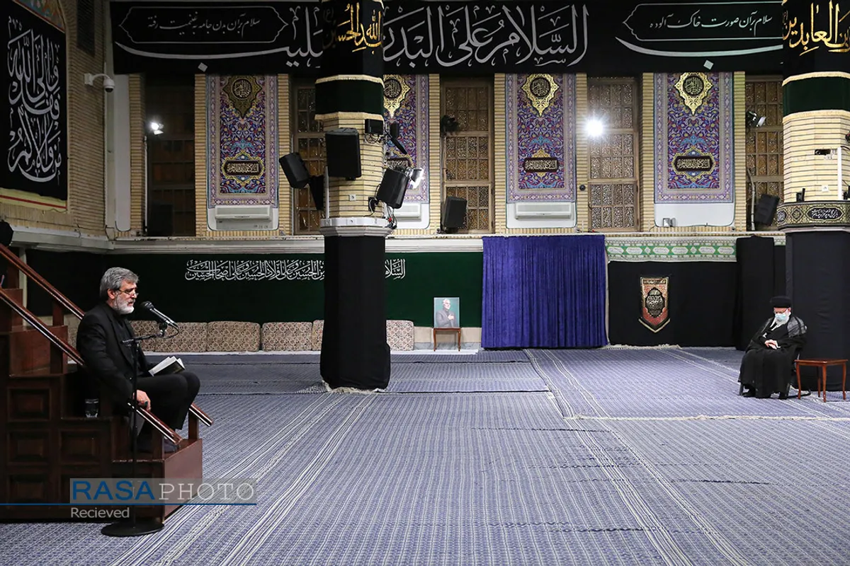 عزاداری شام غریبان حسینی (ع) در حسینیه امام خمینی (ره) با حضور مقام معظم رهبری