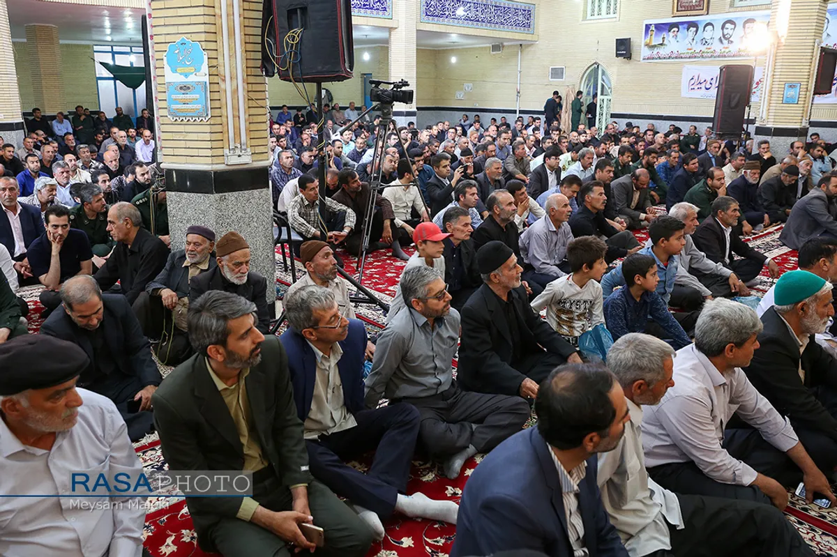 مراسم بزرگداشت روحانی شهید اکبر مهدی&zwnj;زاده در روستای طزرک&lrm; قزوین