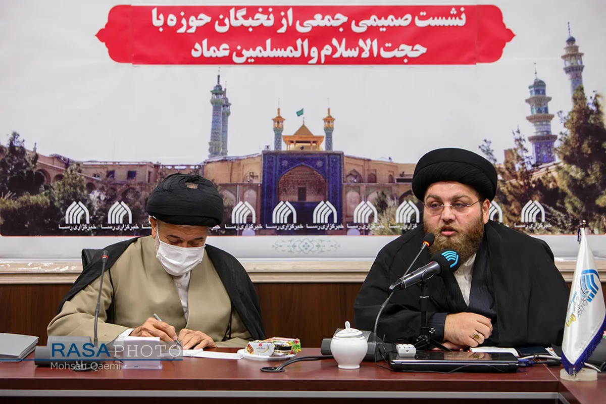 نشست صمیمی جمعی از نخبگان حوزه با حجت الاسلام والمسلمین عماد