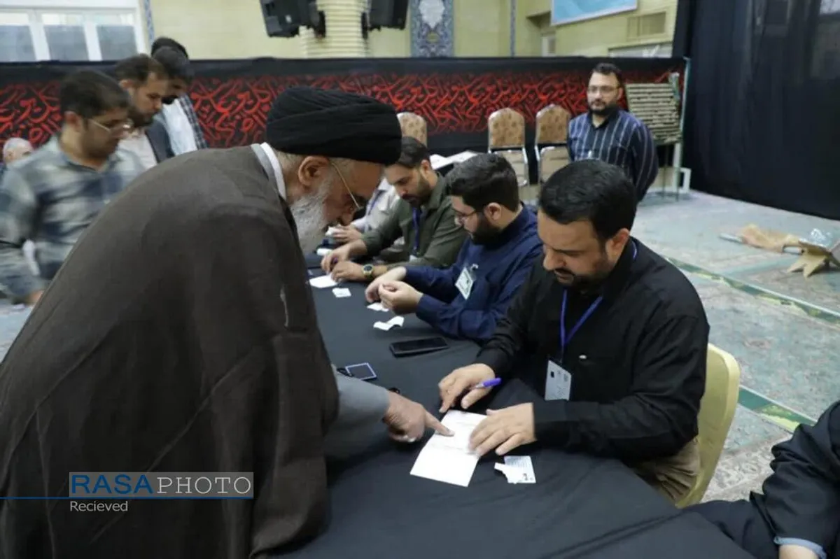 حضور آیت الله سید محمد سعیدی در پای صندوق رای دومین دوره چهاردهمین انتخابات ریاست جمهوری