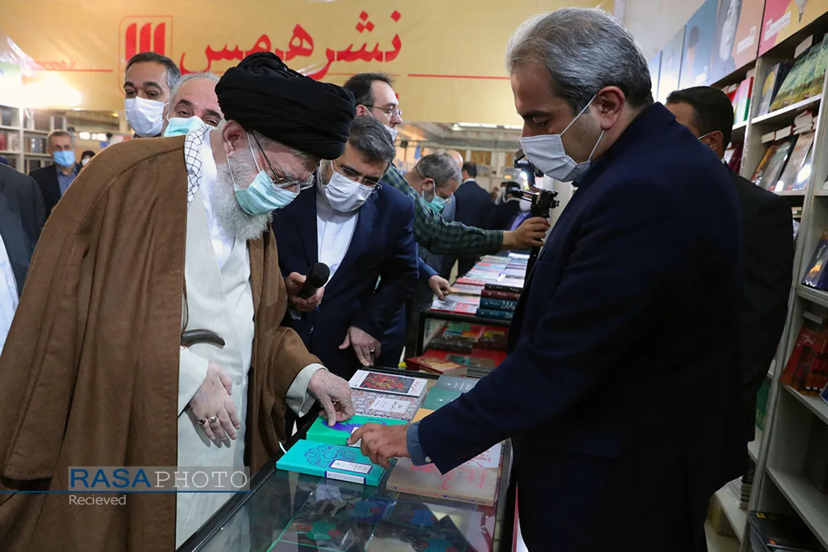 بازدید مقام معظم رهبری از سی و&zwnj;&zwnj; چهارمین نمایشگاه بین&zwnj;المللی کتاب تهران