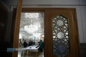 آیین گل آرایی ضریح مطهر کریمه اهل&zwnj;بیت(س) به مناسبت دهه کرامت