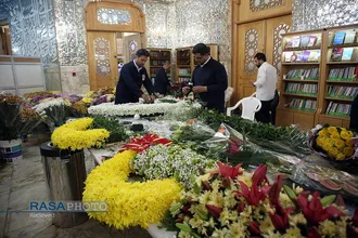 آیین گل آرایی ضریح مطهر کریمه اهل&zwnj;بیت(س) به مناسبت دهه کرامت