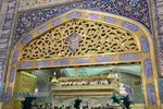 گل&zwnj;آرایی ضریج مطهر حضرت امام رضا (علیه&zwnj;السلام) در شب نیمه شعبان