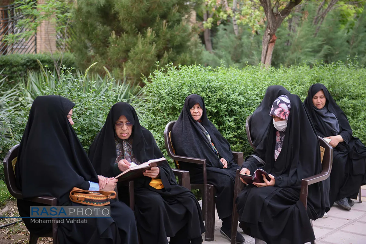 جزء&zwnj;خوانی قرآن کریم در بوستان بنفشه قم