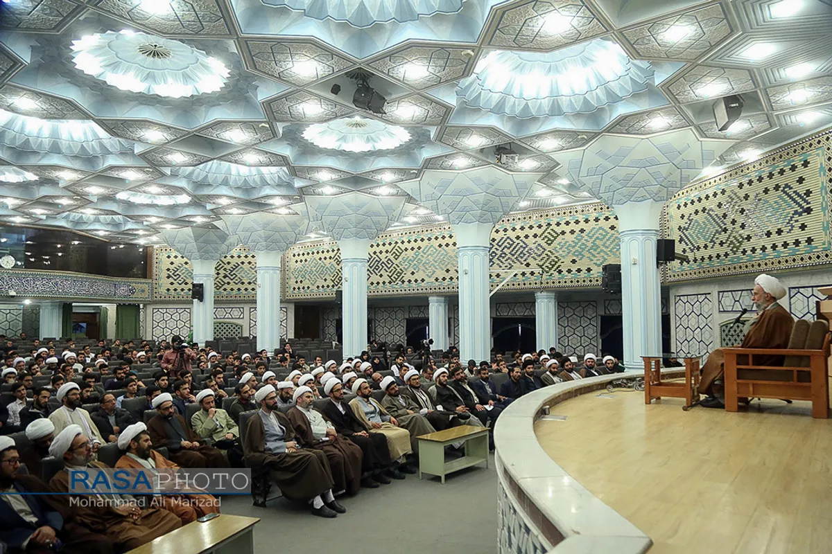 دیدار جمعی از طلاب با علامه مصباح یزدی