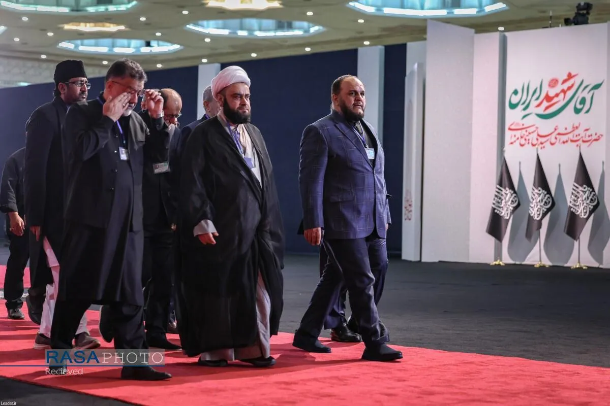 مراسم ادای احترام به پیکر مطهر رهبر شهید انقلاب اسلامی