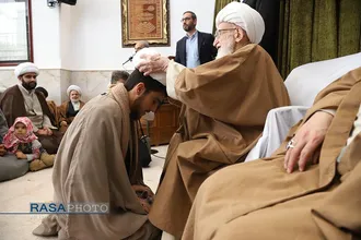 جشن عمامه&zwnj;گذاری طلاب در بیوت مراجع تقلید به&zwnj;مناسبت روز میلاد حضرت زهرا (سلام&zwnj;الله&zwnj;علیها)