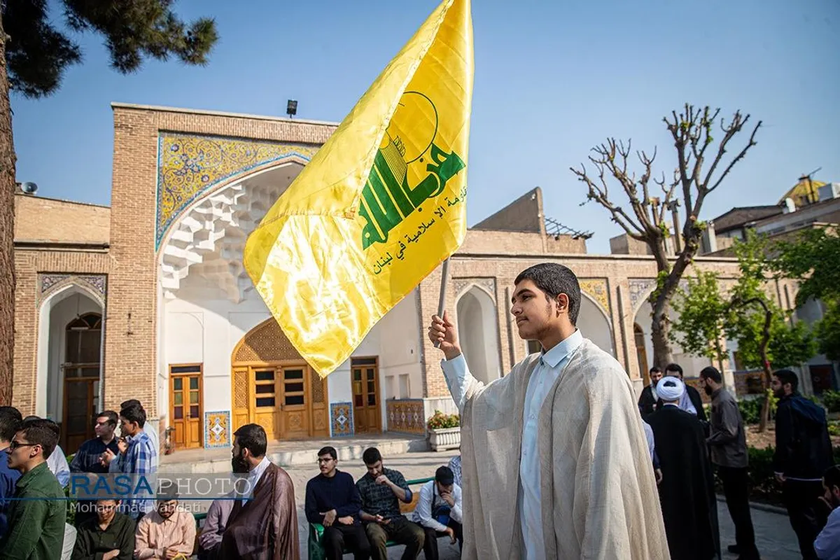 تجمع طلاب مدرسه علمیه مروی تهران در حمایت از عملیات نیروهای مسلح