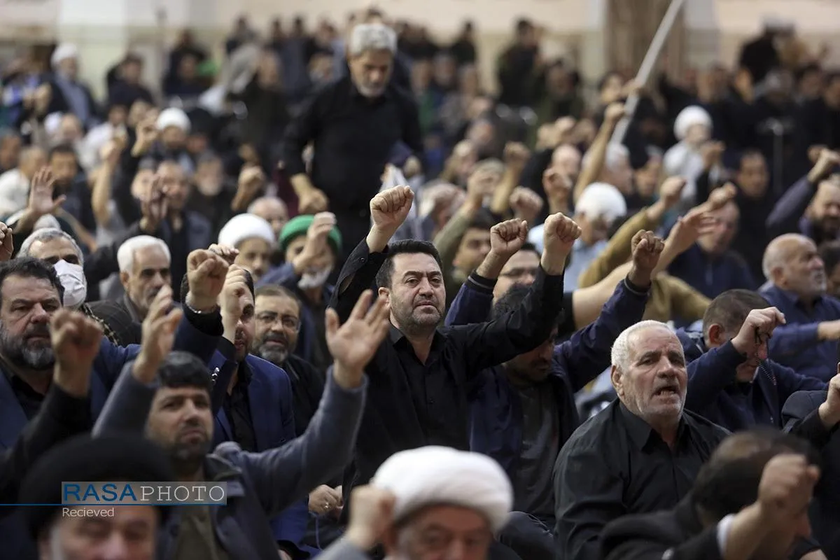 عزاداری ظهر اربعین رهبر شهید انقلاب در حرم بانوی کرامت