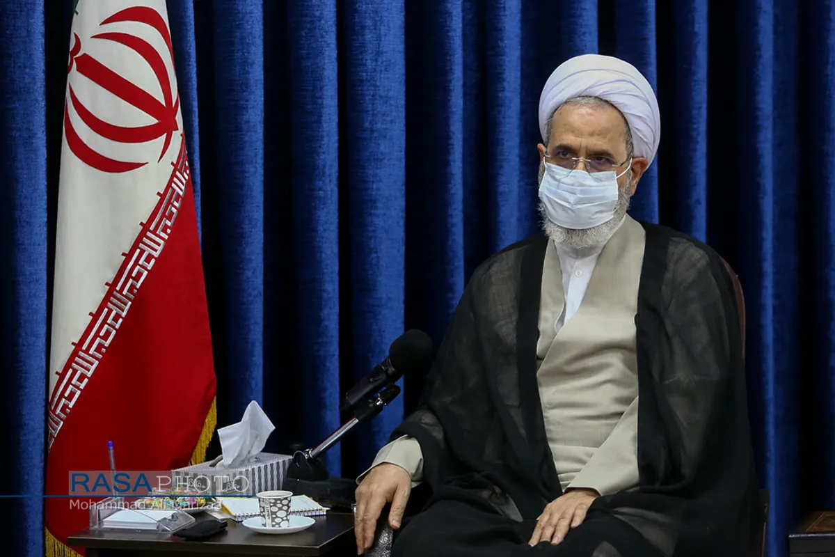 رونمایی از کتاب "سی سالگی" زندگینامه شهید صادقی با حضور آیت الله اعرافی