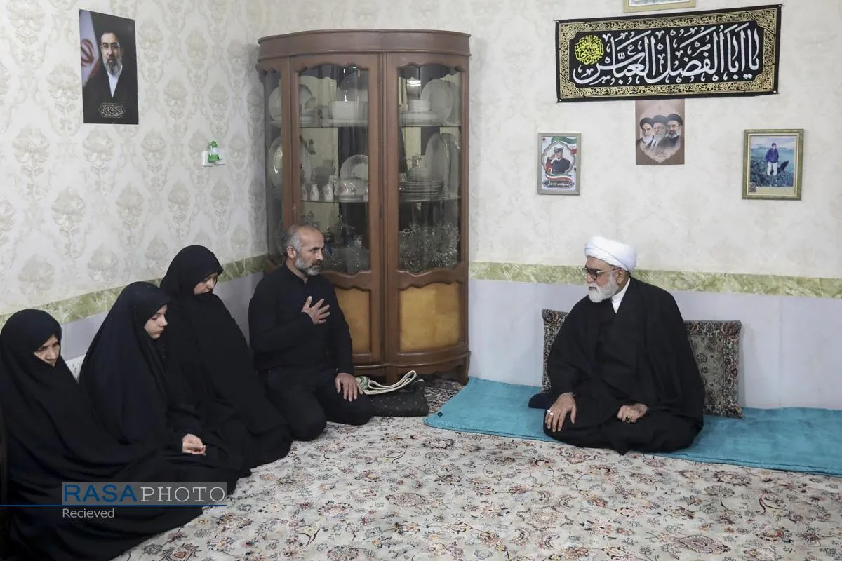 دیدار تولیت آستان قدس رضوی با خانواده شهدای ناوچه دنا