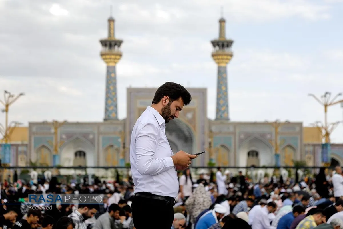 قرائت دعای پرفیض عرفه در حرم مطهر رضوی