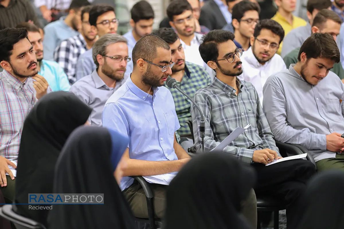 دیدار مدال&zwnj;آوران المپیاد&zwnj;های علمی و اعضای تیم ملی والیبال جوانان با رهبر انقلاب