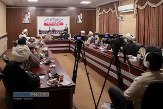 نشست صمیمی جمعی از نخبگان حوزه با حجت الاسلام والمسلمین عماد