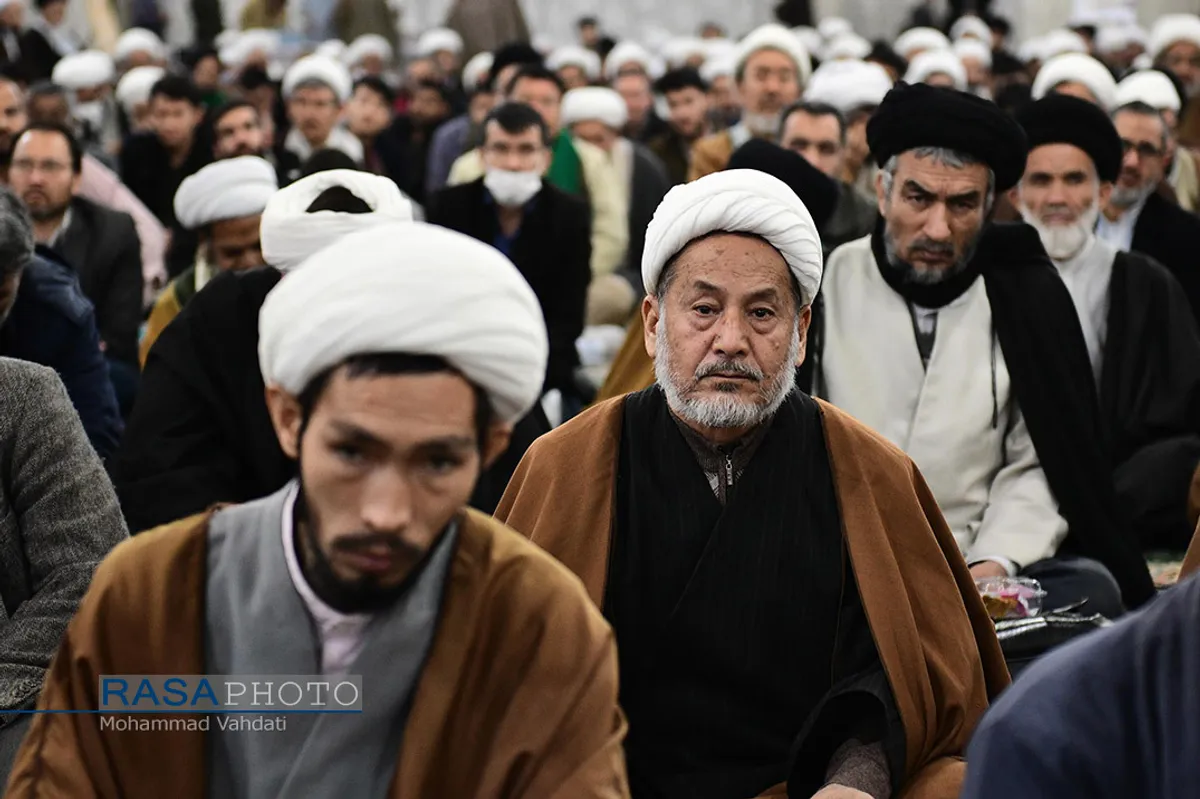 نشست صمیمی و عمومی رئیس مرکز خدمات حوزه&zwnj; های علمیه با طلاب