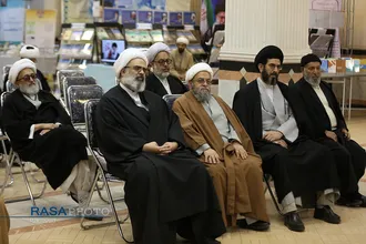 بازدید آیت الله حسینی بوشهری از اولین نمایشگاه تخصّصی "پژوهش&zwnj;های فقهی معاصر"