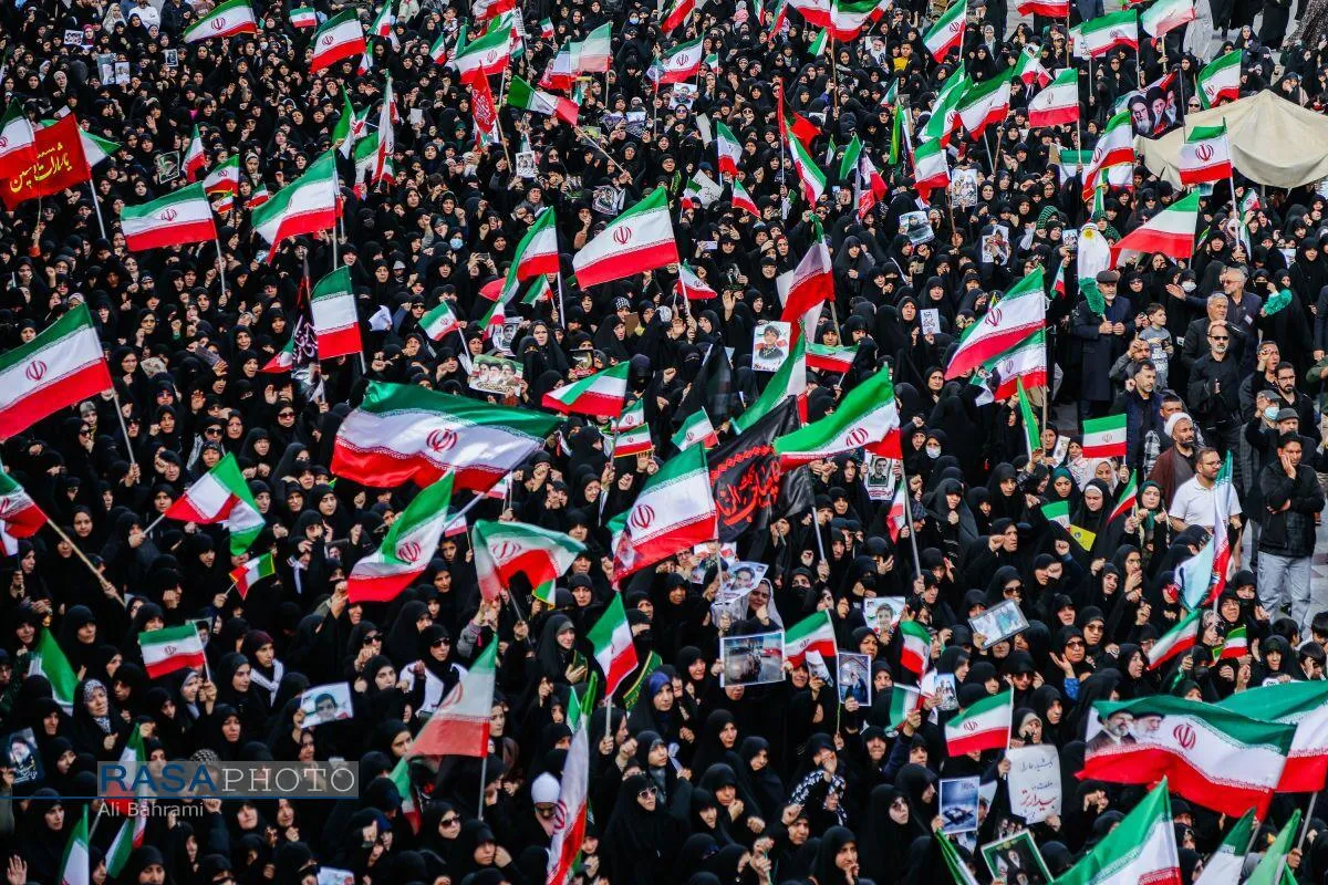 تشییع پیکر ۱۷ شهید تجاوز آمریکایی صهیونی به پردیسان