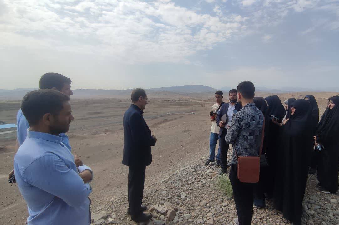 سهم استان از ۵۶ هزار هکتار اراضی تخصیصیافته به پنلهای خورشیدی کشور، ۵۰۰۰ هکتار است سهم استان از ۵۶ هزار هکتار اراضی تخصیصیافته به پنلهای خورشیدی کشور، ۵۰۰۰ هکتار است