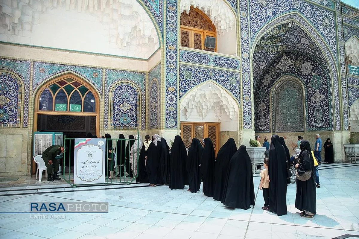 حضور مردم قم در پای صندوق رای