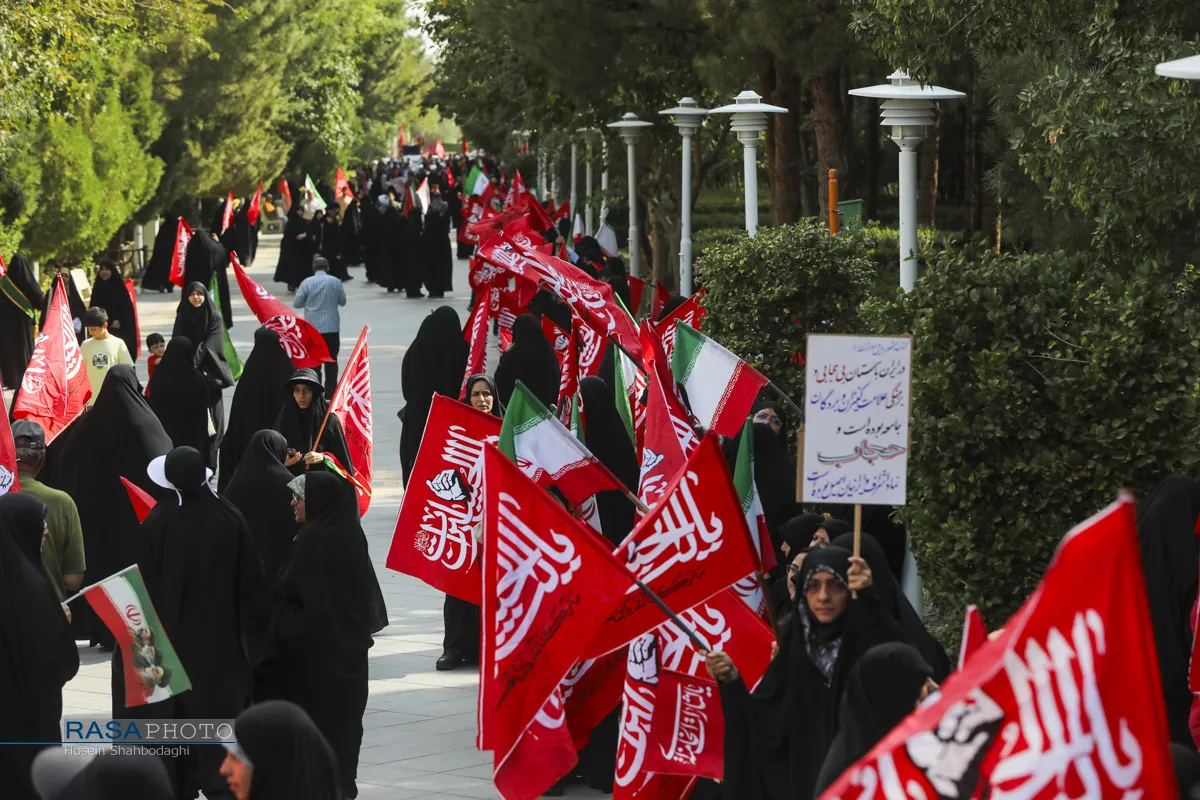 زنجیره انسانی مدافعان حجاب وعفاف