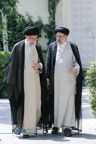 تصاویری از شهید آیت الله رئیسی و همراهان ایشان در کنار رهبر معظم انقلاب
