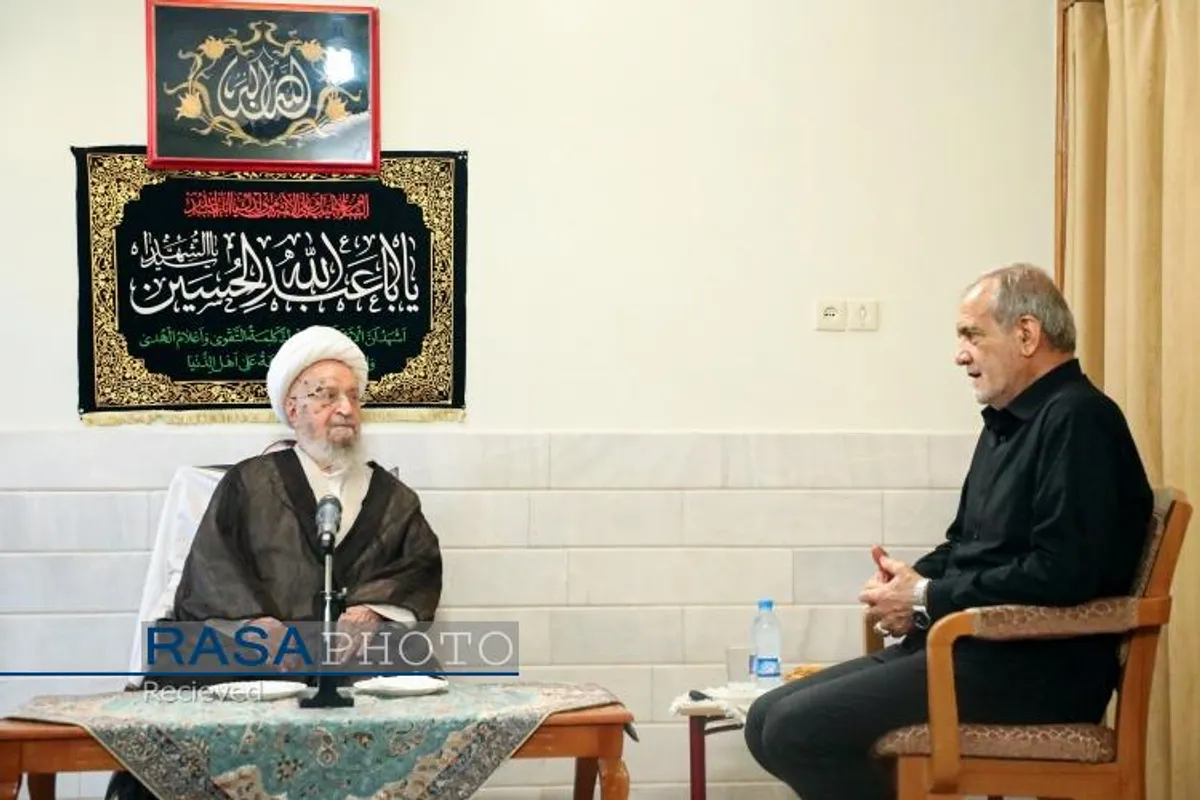 دیدار مسعود پزشکیان رئیس جمهور با حضرت آیت الله مکارم شیرازی