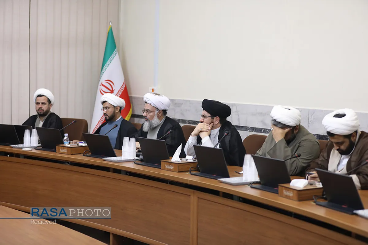 نشست هم&zwnj;اندیشی اساتید جوان سطوح عالی با دبیر شورای عالی حوزه&zwnj;های علمیه