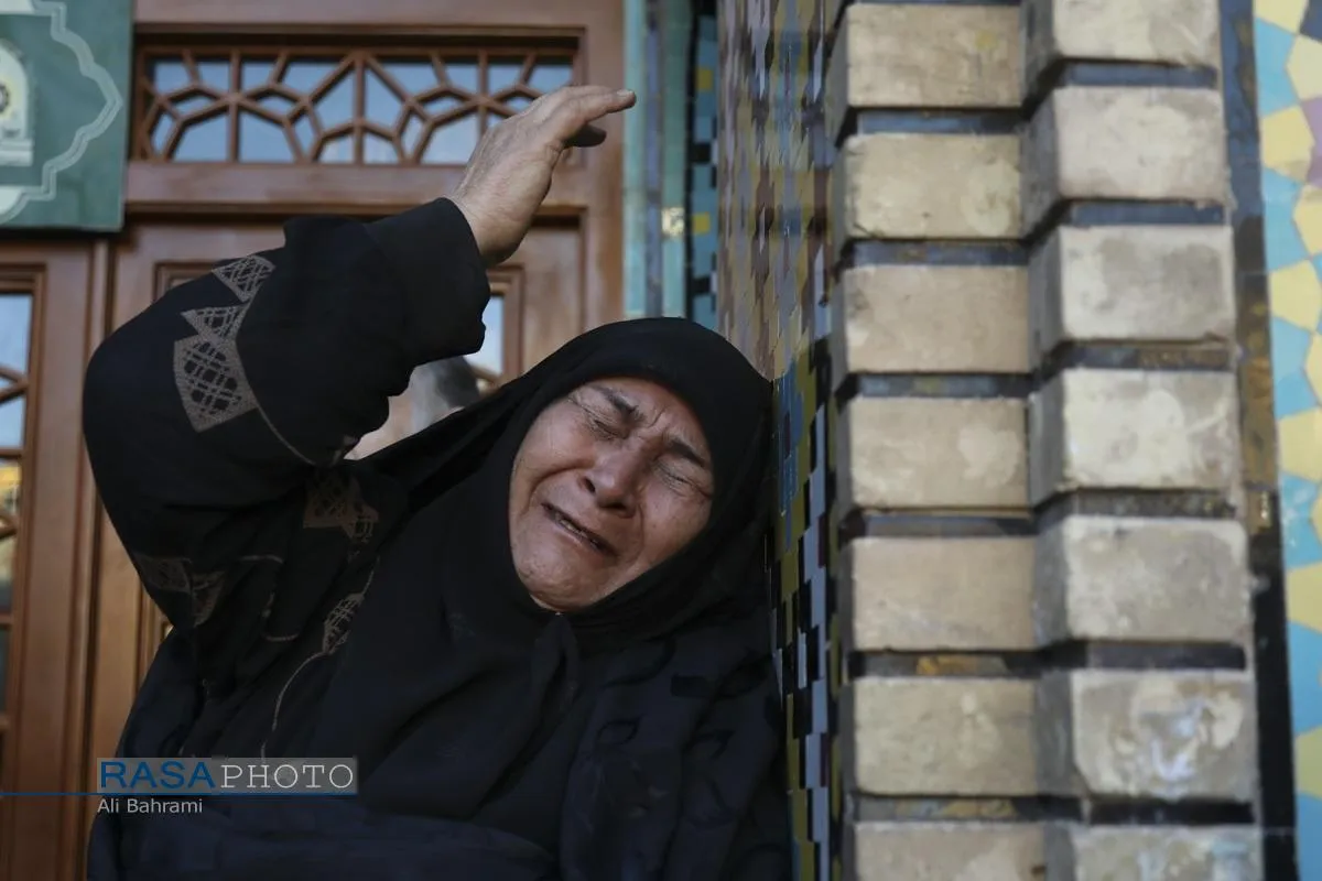 تجمع مردم قم در پی اعلام خبر شهادت رهبر معظم انقلاب