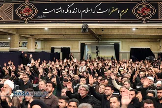 مراسم عزاداری شب عاشورای حسینی (علیه&zwnj;السلام) با حضور رهبر انقلاب
