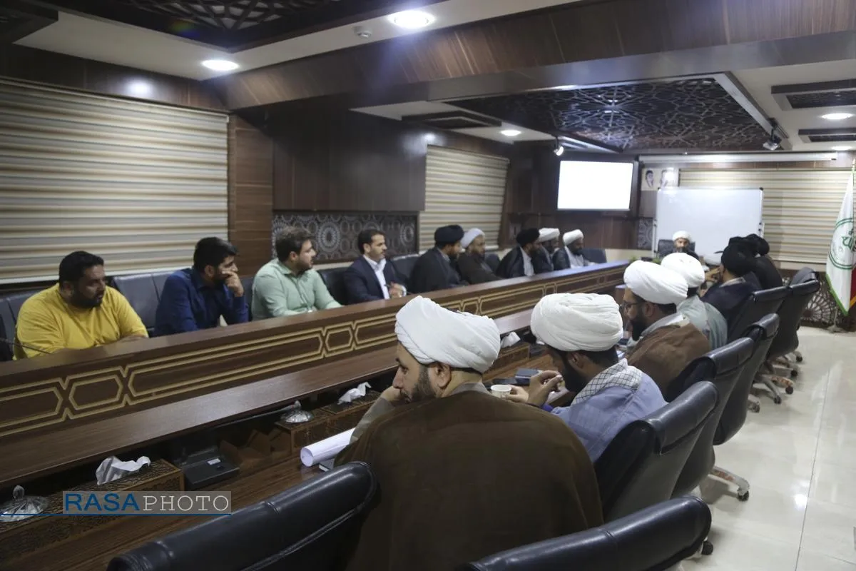 نشست جمعی از خطبا و امامان جماعت استان چهارمحال و بختیاری با مدیرعامل خبرگزاری رسا