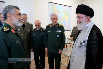 اعطای نشان فتح به سردار حاجی&zwnj;زاده فرمانده نیروی هوافضای سپاه