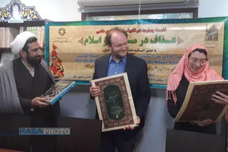 نشست چهارم از سلسله نشست های هم اندیشی و گفتگوی علمی پیرامون &laquo;عفاف در اسلام و مسیحیت&raquo; در قم با حضور اساتید دانشگاه پادربورن آلمان