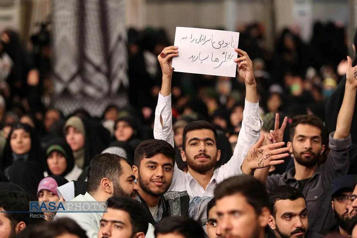 دیدار دانش&zwnj;آموزان و دانشجویان با مقام معظم رهبری