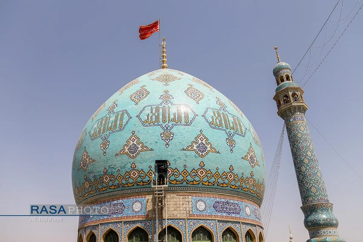 تجمع خونخواهی مردم قم و تعویض پرچم مسجد مقدس جمکران
