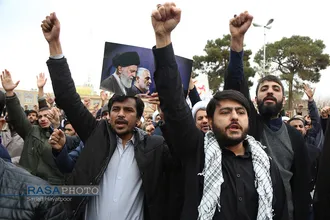 راهپیمایی خودجوش طلاب و بسیجیان قم در پی شهادت حاج قاسم سلیمانی