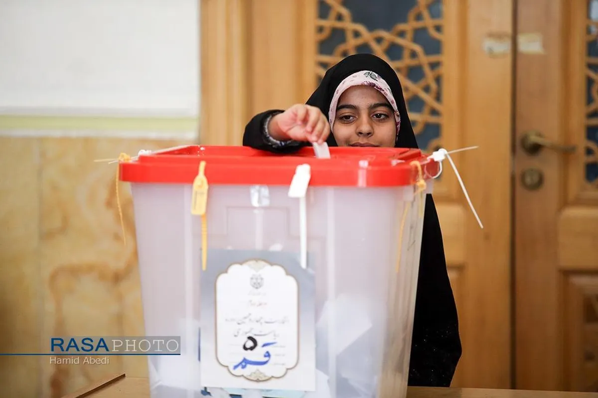 حضور مردم قم در پای صندوق رای