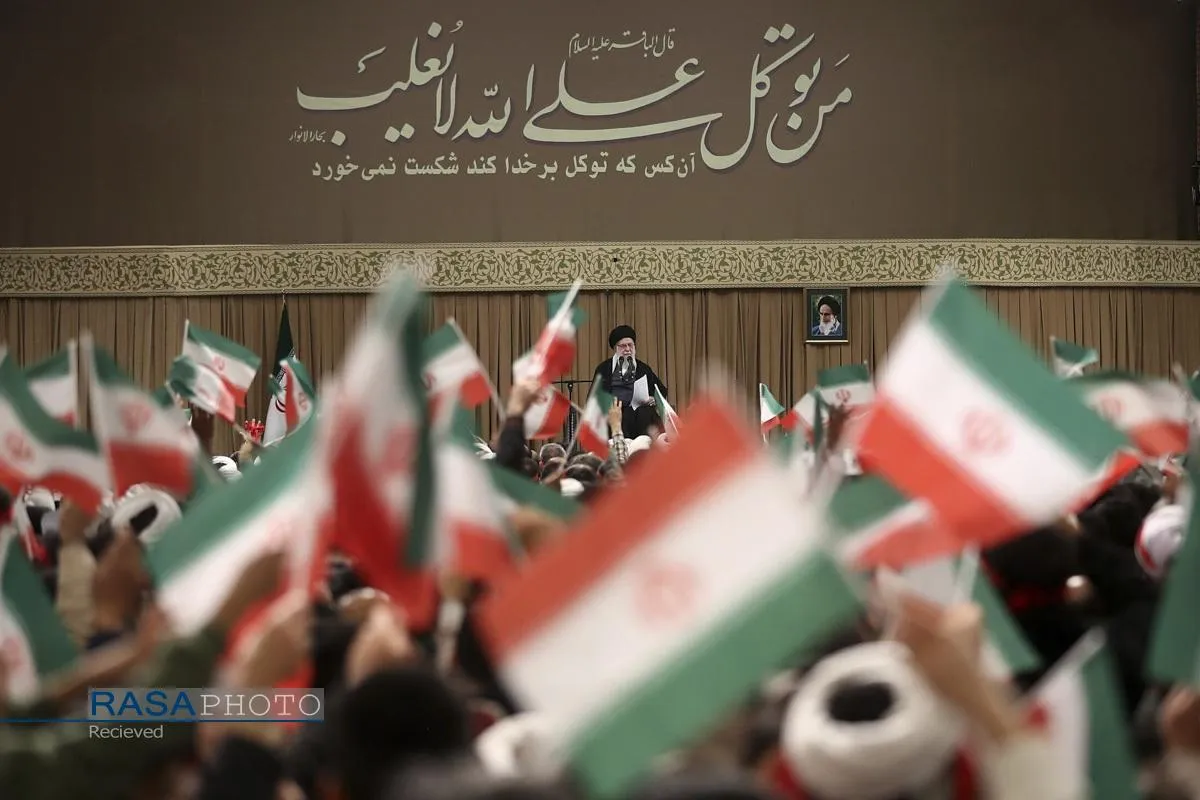 دیدار هزاران نفر از مردم قم با رهبر معظم انقلاب