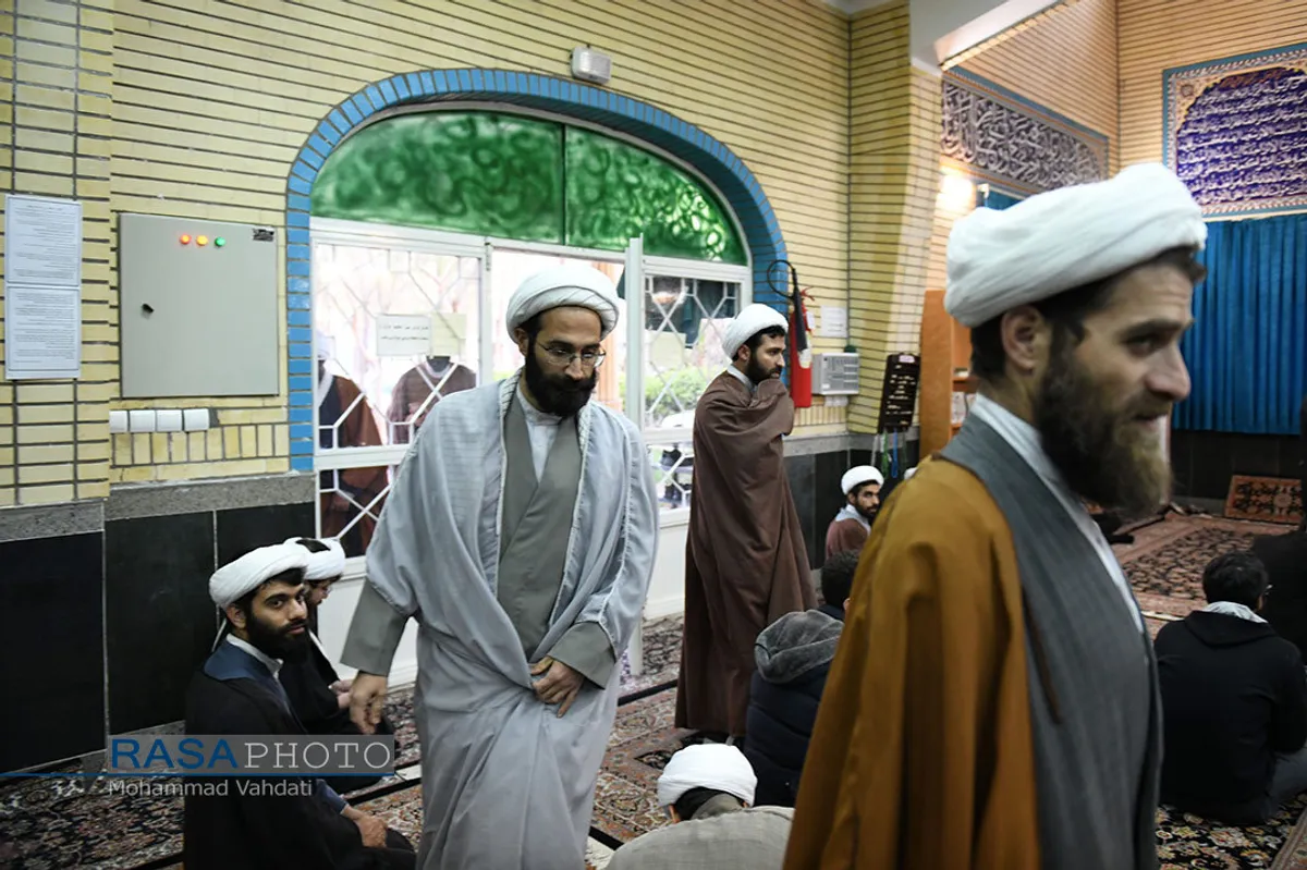تقدیر جمعی از طلاب از پزشکان و پرستاران فعال در درمان بیماران مبتلا به کرونا