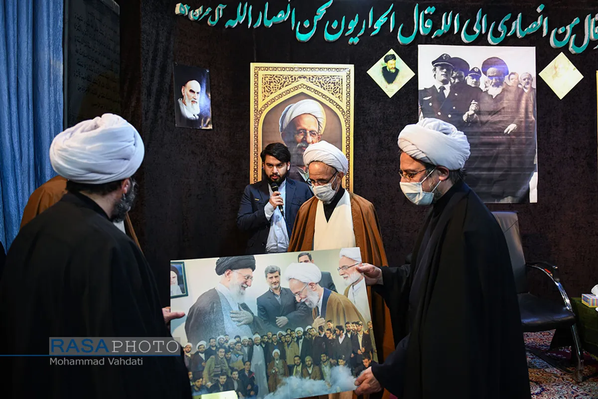 بزرگداشت حضرات آیات یزدی و مصباح یزدی در مدرسه حقانی قم