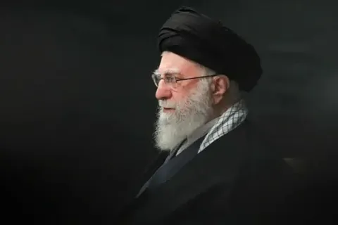 شهید آیت الله سیدعلی خامنه‌ای افتخار جهان تشیع