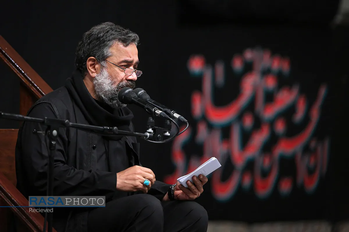 عزاداری شام غریبان حسینی (ع) در حسینیه امام خمینی (ره) با حضور مقام معظم رهبری