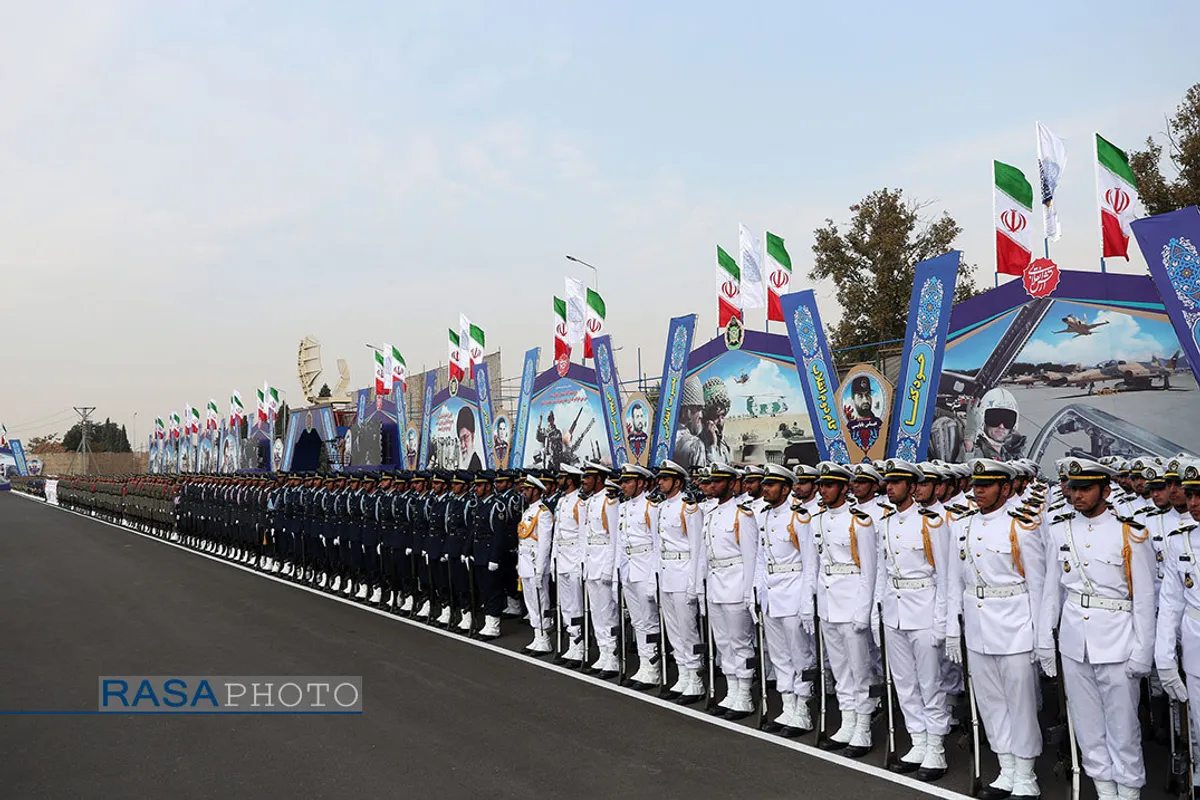مراسم دانش&zwnj;آموختگی دانشجویان دانشگاههای افسری ارتش در دانشگاه خاتم&zwnj;الانبیاء(ص) با حضور رهبر انقلاب