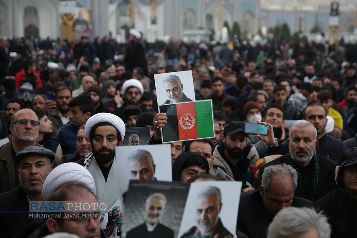 طواف پیکر شهید حاج قاسم سلیمانی و شهداء در مضجع منور رضوی